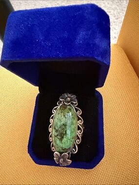 Vintage 925 CFJ Sterling  Thailand Olive Green Stone Silver-Accent Women's Ring